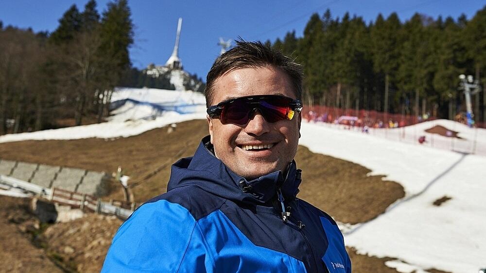 Igor Rataj, TMR. Archivní foto z doby, kdy se dojednala smlouva o partnerství na Ještědu.